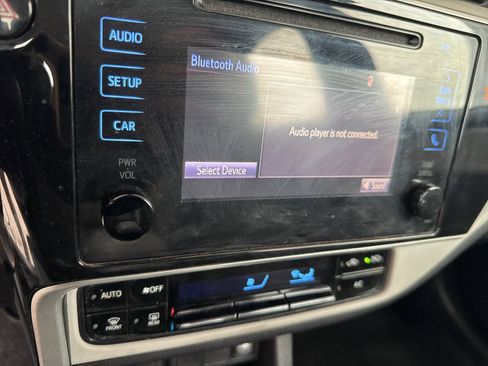 Used 2018 Toyota Corolla LE image 8