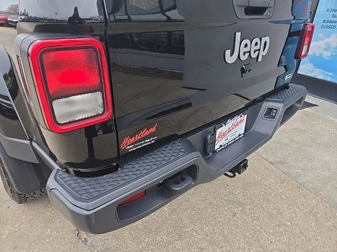 Used 2021 Jeep Gladiator Overland w/ Popular Equipment Package image 23