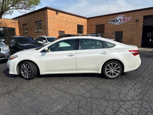 Used 2014 Toyota Avalon XLE Touring FWD image 3