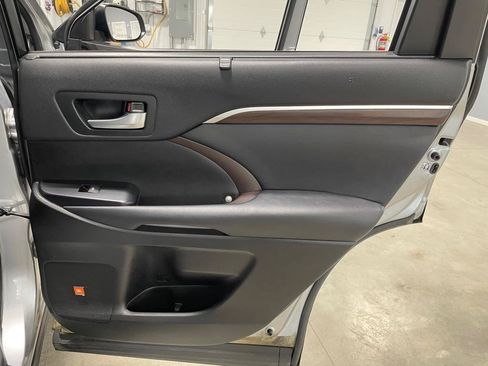 Used 2016 Toyota Highlander Limited AWD/4WD image 26