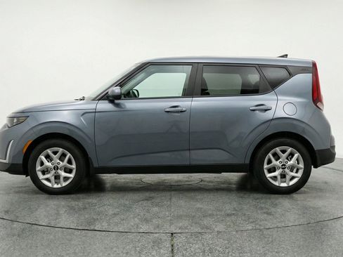 Used 2025 Kia Soul LX w/ LX Technology Package FWD image 5