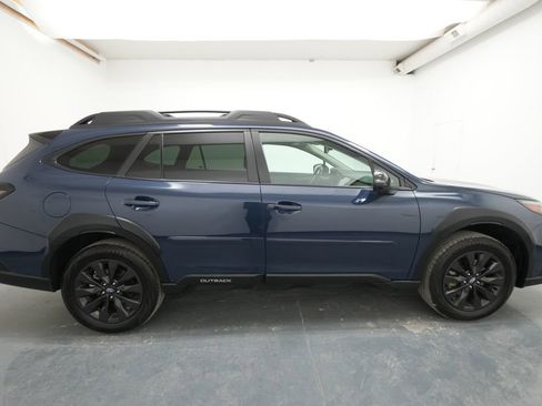 Used 2025 Subaru Outback Onyx Edition AWD/4WD image 9