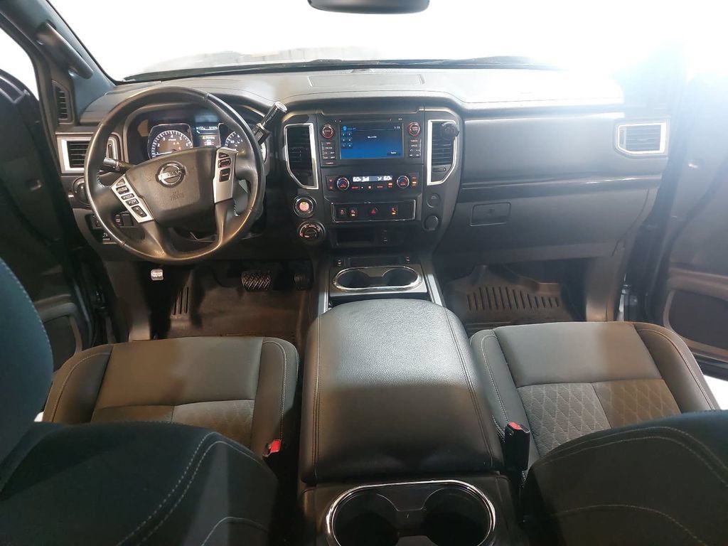 Used 2018 Nissan Titan SV w/ SV Convenience Package AWD/4WD image 9