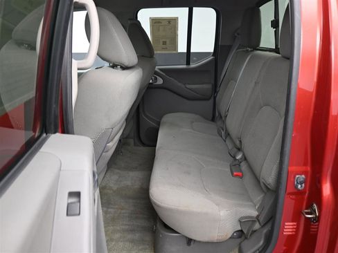 Used 2016 Nissan Frontier SV image 10