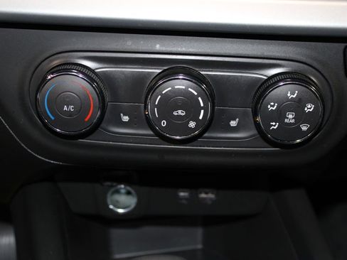 Used 2024 Chevrolet Trax RS w/ Driver Confidence Package image 27