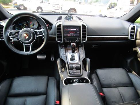 Used 2017 Porsche Cayenne S Platinum image 15