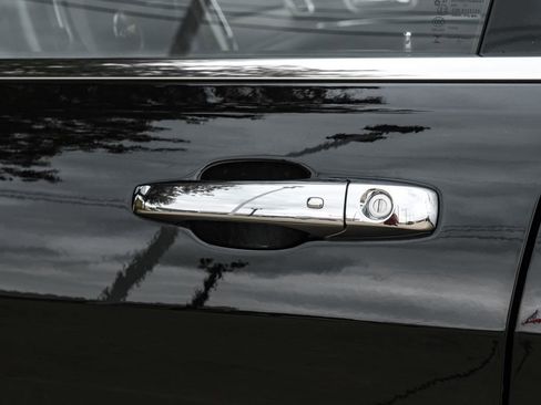 Used 2022 Jeep Grand Cherokee Limited w/ Tech Group image 49