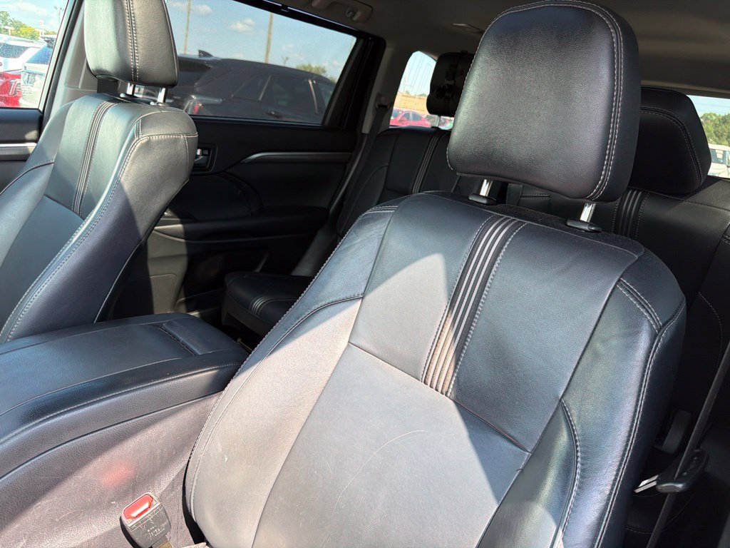 Used 2017 Toyota Highlander SE FWD image 21