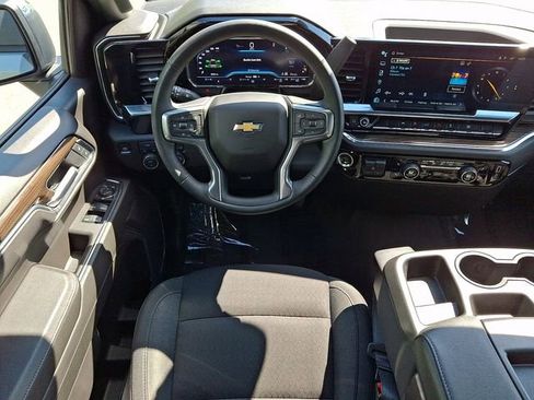 Used 2025 Chevrolet Silverado 1500 LT AWD/4WD image 11