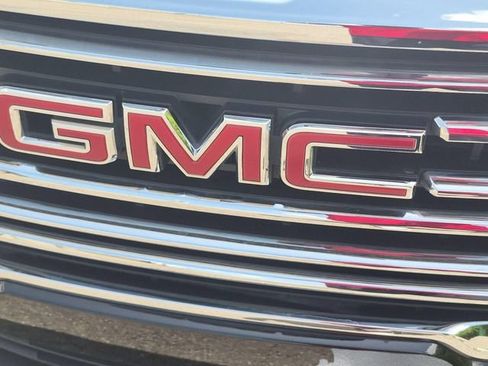 Used 2023 GMC Terrain SLT AWD/4WD image 9