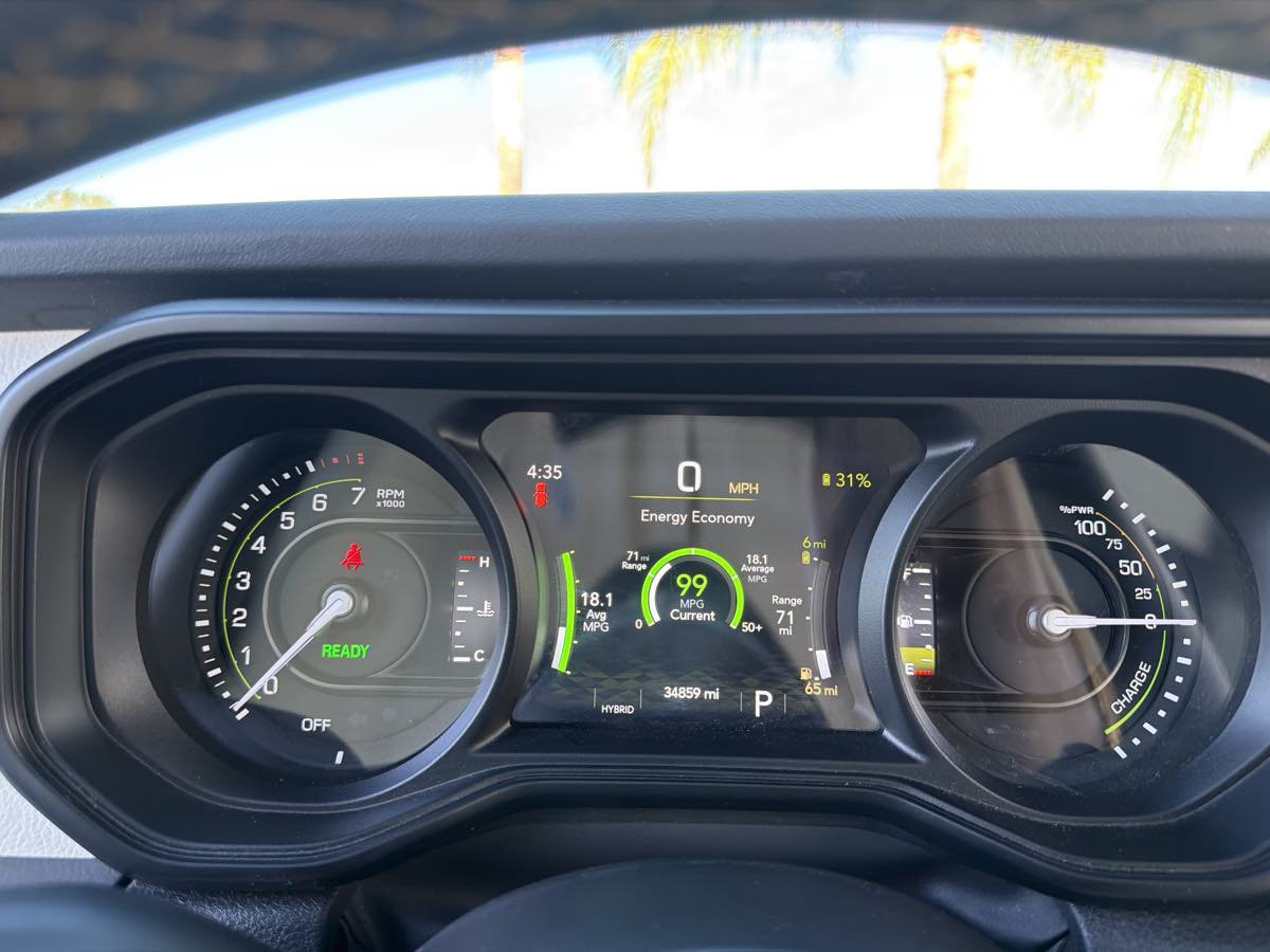 Used 2024 Jeep Wrangler Unlimited Sahara w/ Technology Group AWD/4WD image 30