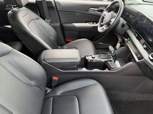Certified 2025 Kia Sportage EX FWD image 11