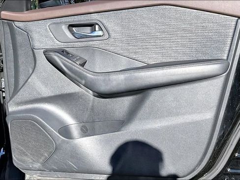 Used 2023 Nissan Rogue SV image 25