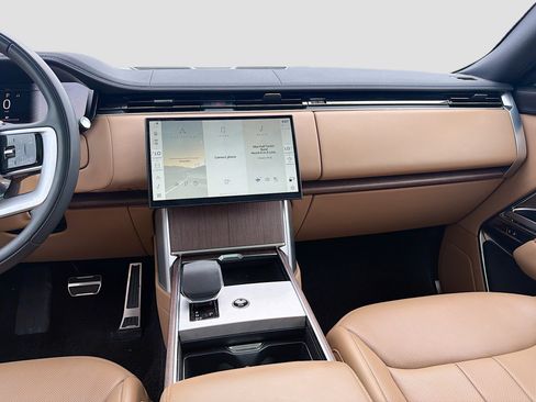 Used 2025 Land Rover Range Rover SE image 20