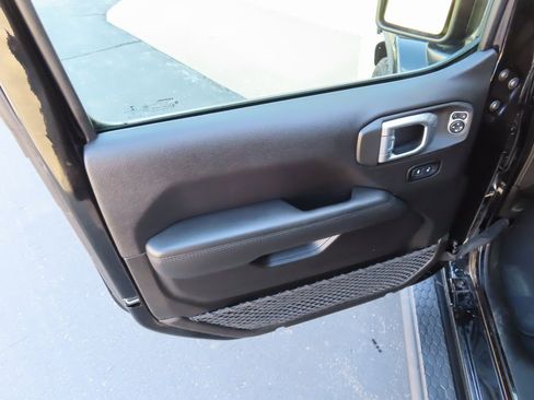 Used 2023 Jeep Wrangler Sahara image 22