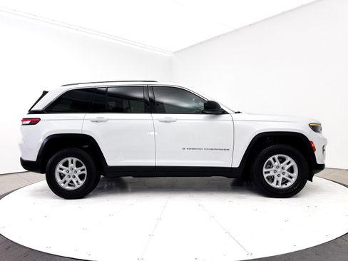 Used 2023 Jeep Grand Cherokee Laredo w/ Luxury Tech Group I AWD/4WD image 40