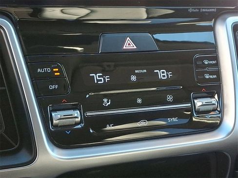 Used 2022 Kia Sorento S image 17