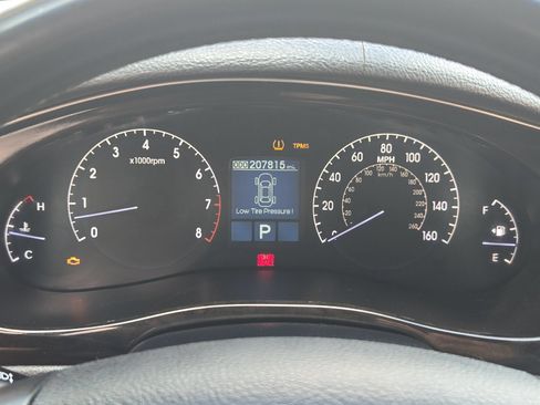 Used 2012 Hyundai Genesis 3.8 RWD image 19