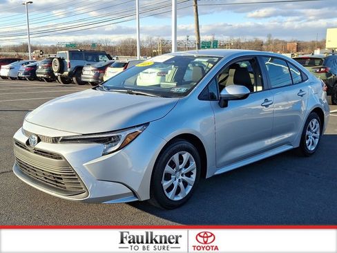 Certified 2025 Toyota Corolla LE image 3