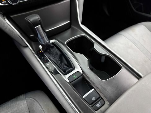 Used 2018 Honda Accord EX image 23