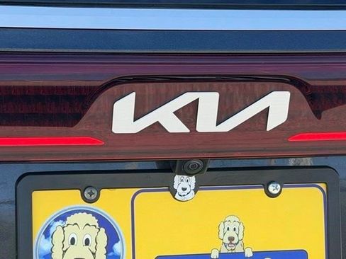 Used 2022 Kia Carnival LX FWD image 11