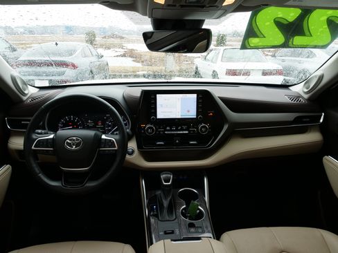 Used 2022 Toyota Highlander Limited image 21