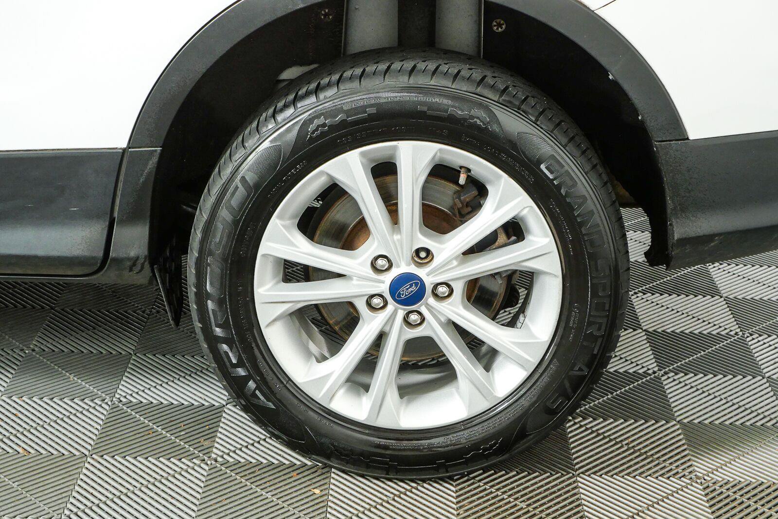 Used 2019 Ford Escape SE FWD image 34