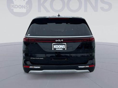 Used 2022 Kia Carnival LX image 5