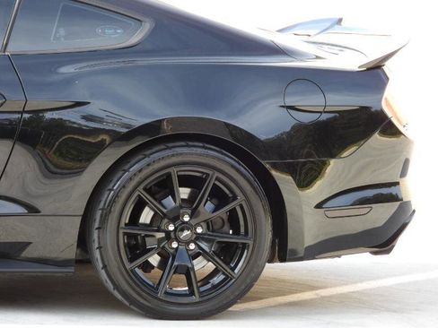 Used 2017 Ford Mustang GT w/ Black Accent Package RWD image 27