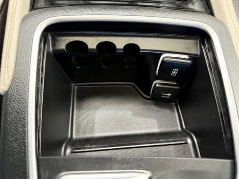 Used 2023 Chrysler Pacifica Limited FWD image 42