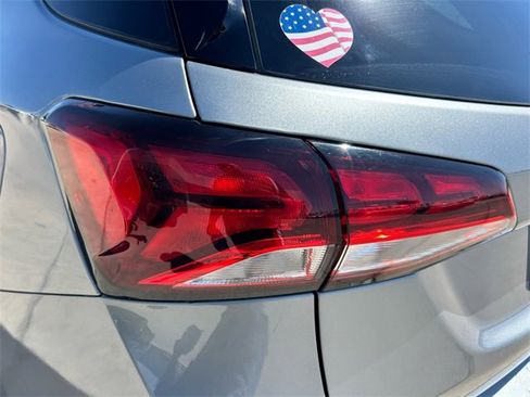 Used 2023 Chevrolet Equinox LT image 6