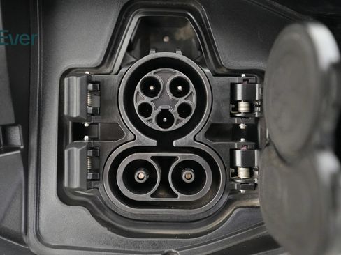 Used 2024 Nissan Ariya AWD image 10