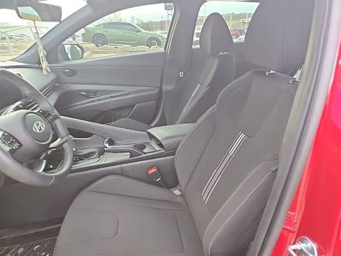 Used 2025 Hyundai Elantra Sport image 7