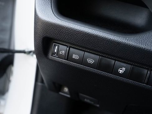 Used 2024 Toyota RAV4 SE image 29