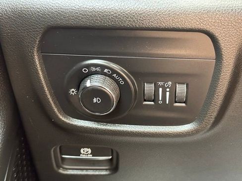 Used 2024 Jeep Grand Cherokee Limited w/ MOPAR Finishing Package image 18