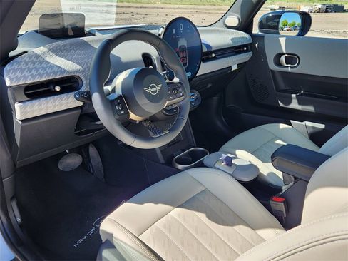 Used 2025 MINI Cooper 2-Door Hardtop image 8