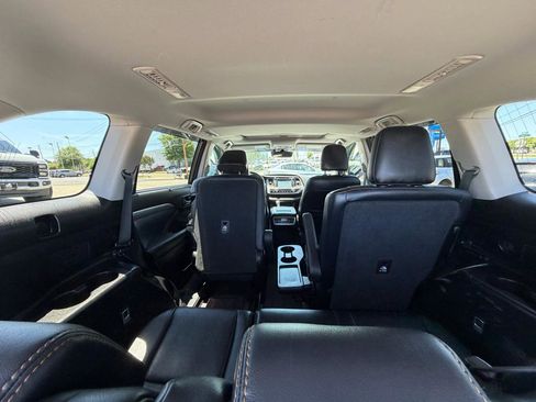 Used 2017 Toyota Highlander Limited AWD/4WD image 35
