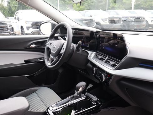 New 2026 Chevrolet Trax LT w/ Midnight Edition FWD image 32