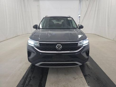 Used 2023 Volkswagen Taos SE w/ Black Wheel Package AWD/4WD image 2