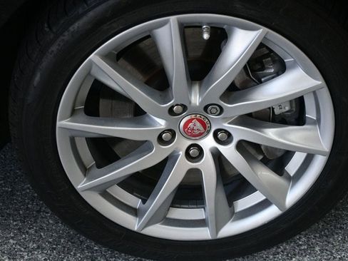 Used 2017 Jaguar F-TYPE Coupe RWD image 21