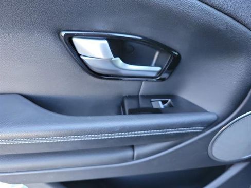 Used 2017 Land Rover Range Rover Evoque SE image 25