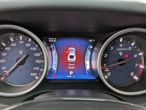 Used 2015 Maserati Ghibli RWD image 23