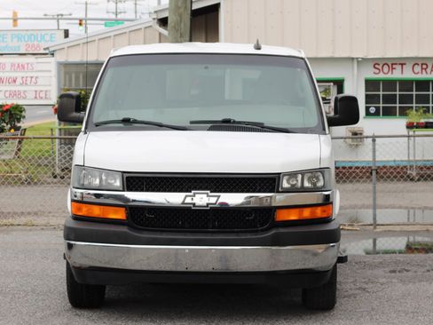 Used 2017 Chevrolet Express 3500 LT w/ LT Preferred Equipment Group RWD image 2