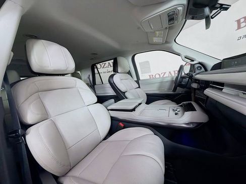 New 2026 Lincoln Navigator Premiere AWD/4WD image 33