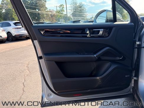 Used 2021 Porsche Cayenne AWD/4WD image 37