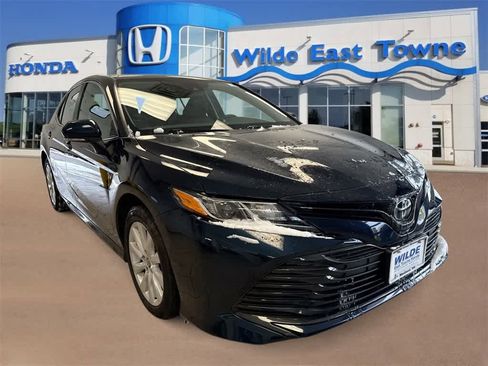 Used 2020 Toyota Camry LE image 2