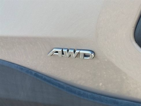 Used 2021 Toyota RAV4 LE AWD/4WD image 6
