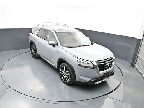Certified 2024 Nissan Pathfinder Platinum w/ Cargo Package AWD/4WD image 48