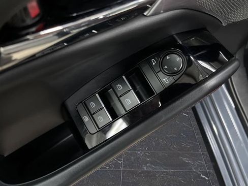 Used 2023 MAZDA MAZDA3 s image 26