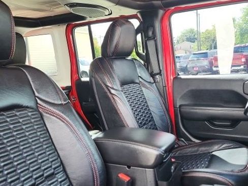 Used 2021 Jeep Wrangler Unlimited Sahara w/ Uconnect 4C Nav & Sound Group image 17